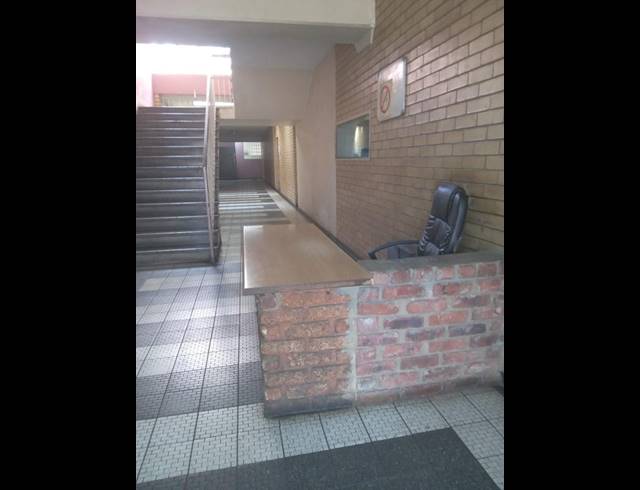 2 BEDROOM APARTMENT FOR SALE IN KEMPTON PARK CENTRAL